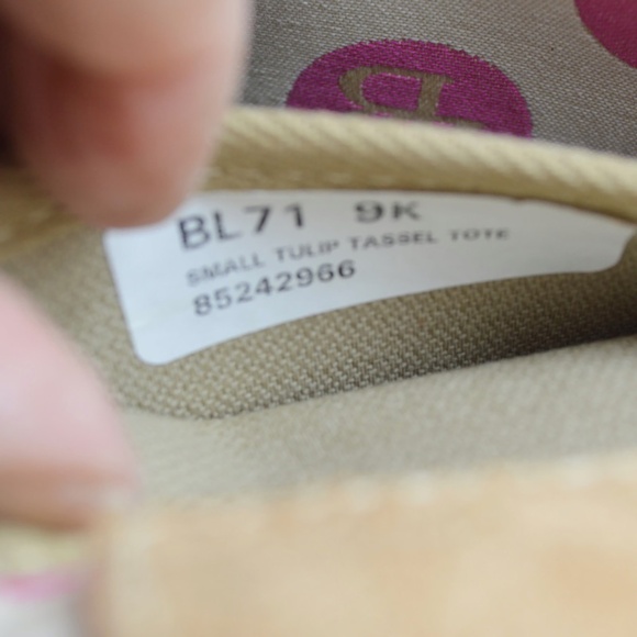 Dooney and Bourke White and Pink Small Tulip Tassel Tote Purse Bag EUC - Picture 8 of 8